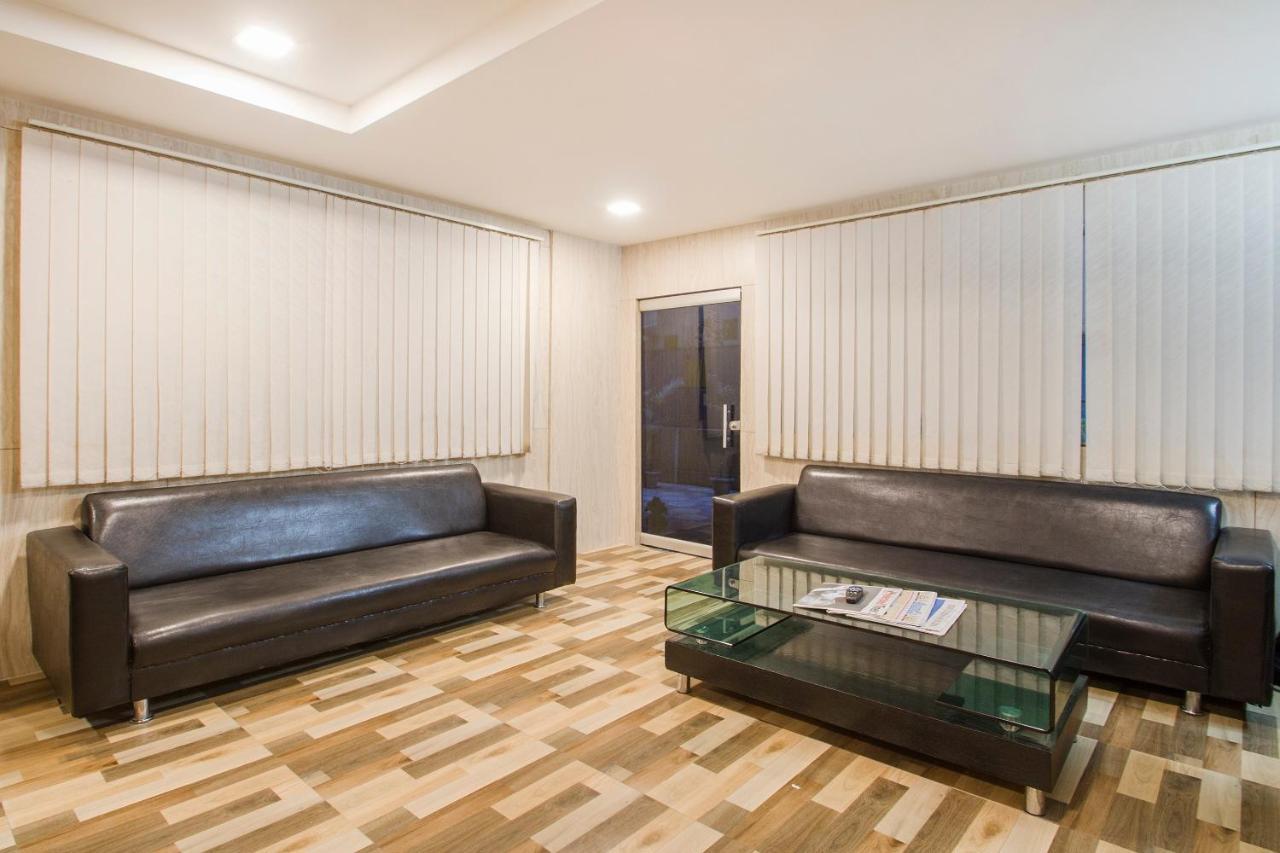 Vaccinated Staff - Oyo 11400 The Down Town Suites Χιντεραμπάντ Εξωτερικό φωτογραφία