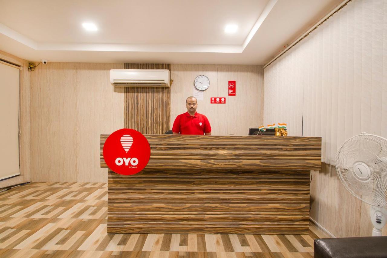 Vaccinated Staff - Oyo 11400 The Down Town Suites Χιντεραμπάντ Εξωτερικό φωτογραφία