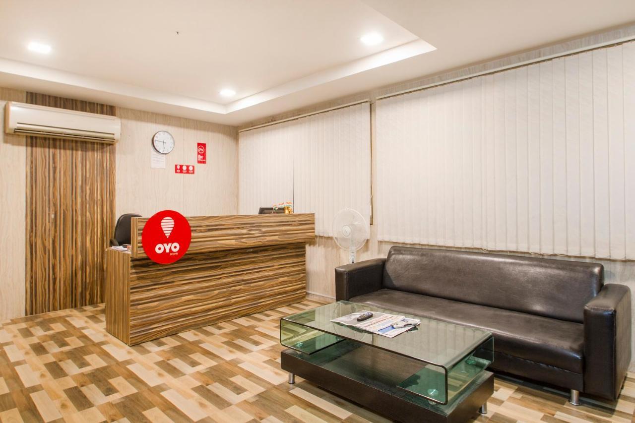 Vaccinated Staff - Oyo 11400 The Down Town Suites Χιντεραμπάντ Εξωτερικό φωτογραφία