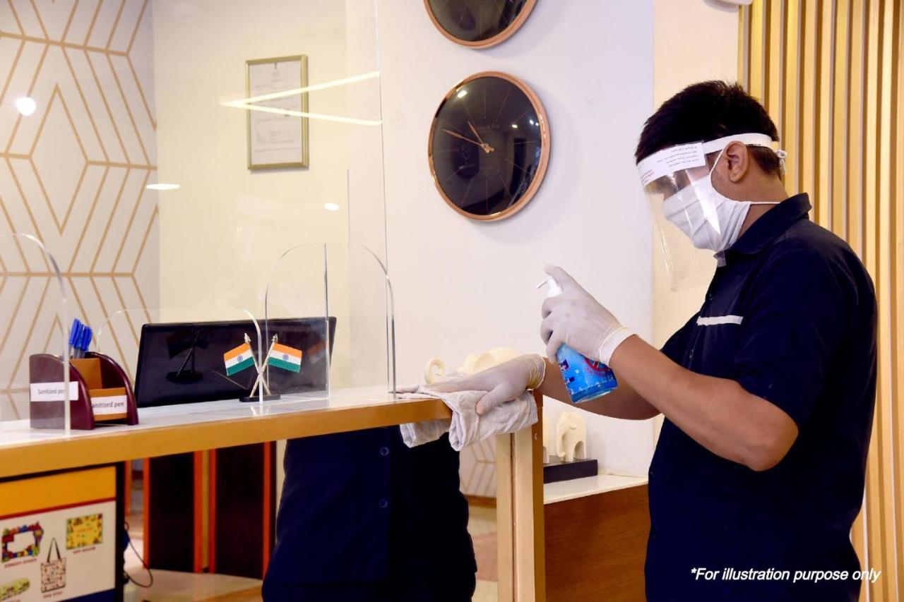 Vaccinated Staff - Oyo 11400 The Down Town Suites Χιντεραμπάντ Εξωτερικό φωτογραφία